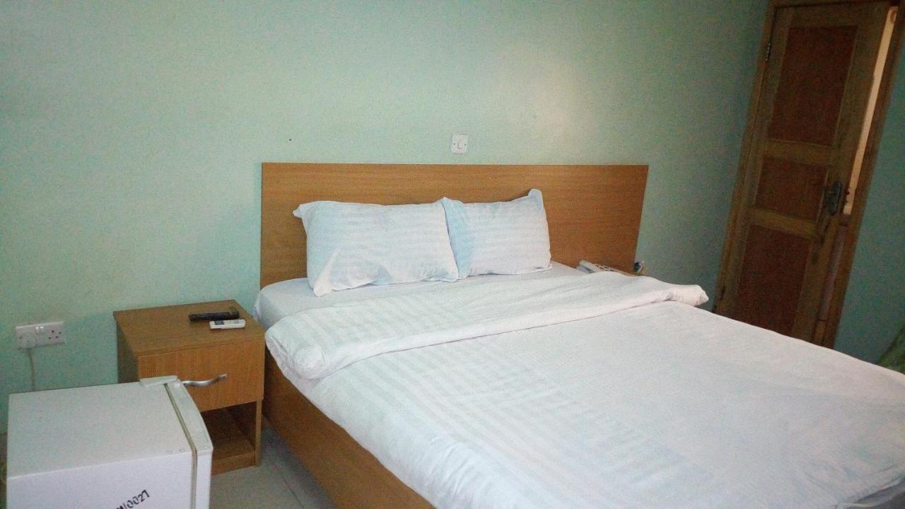 Mataan Hotel And Suites Ибадан Екстериор снимка