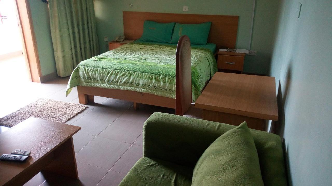 Mataan Hotel And Suites Ибадан Екстериор снимка