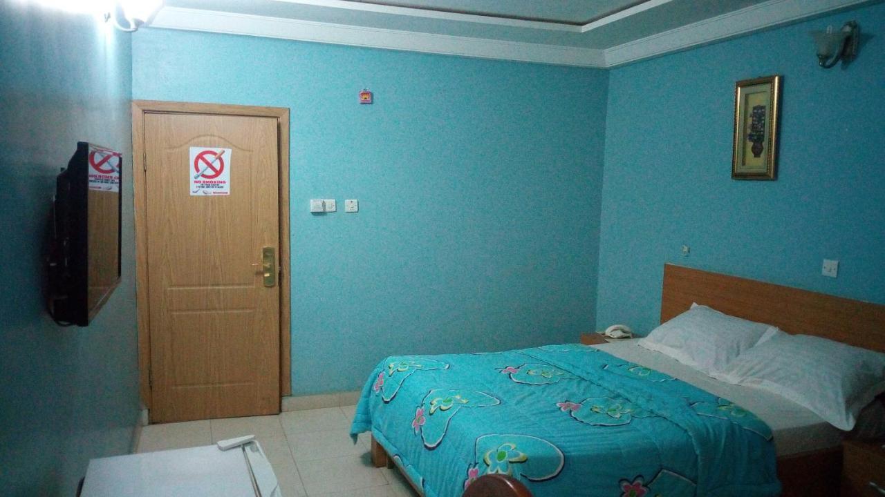 Mataan Hotel And Suites Ибадан Екстериор снимка
